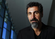 Profil Serj Tankian Biodata lengkap dengan Agamanya