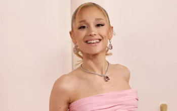Ariana Grande: Lebih dari Sekedar Cat-Eye dan High Ponytail – Intip Sisi Lain Sang Diva!