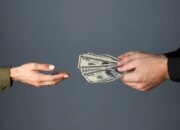 Arti Mimpi Dikasih Uang Sama Orang yang Sudah Meninggal Dunia Menurut Islam: Pertanda Pesan Gaib atau Keberkahan?