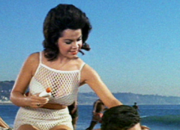 10 Artis Hollywood dengan Payudara Besar Tanpa Operasi Keindahan Alami Mereka!