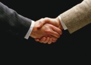 Arti Mimpi Berjabat Tangan Menurut Islam: Apa Maknanya?