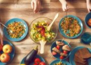 Arti Mimpi Diberi Makanan oleh Tetangga Menurut Islam: Tanda Silaturahmi atau Kebaikan?