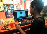 Nostalgia Keemasan Warnet Tempat Nongkrong Anak 2000-an