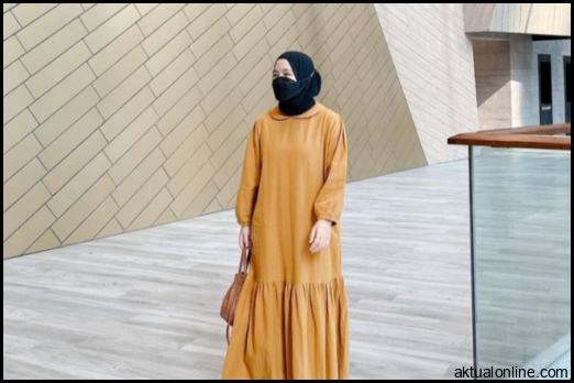 15 Inspirasi Baju Kuning Mustard Cocok dengan Jilbab Warna Apa?