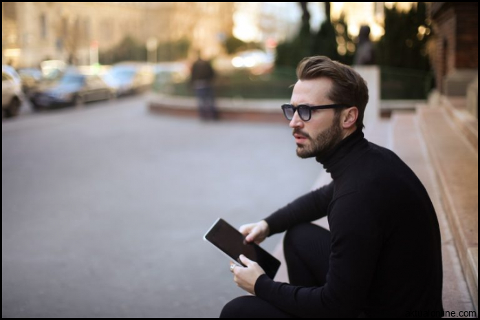 Daftar Warna Celana Yang Cocok Untuk Baju Hitam Pria