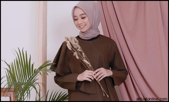 Kerudung Abu-Abu Cocok dengan Baju Warna Apa? - Eminence Solutions